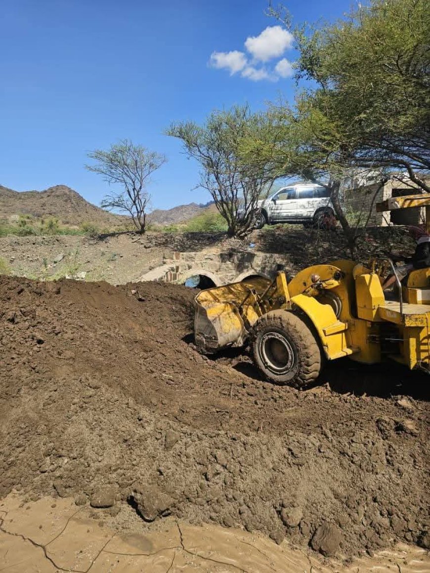 ضمن خطة لتعزيز السلامة المرورية.. استمرار أعمال صيانة العبارات المتضررة في جبل حبشي بتعز