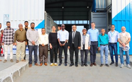 وفد رفيع المستوى من البنك الدولي يزور مركز الإنزال السمكي (الدوكيارد) في المعلا بعدن