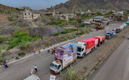 تعز .. مؤسسة الشيخ حمود سعيد المخلافي تشارك في تسيير قافلة إغاثية وإيوائية طارئة للمتضررين بالمديريات الساحلية