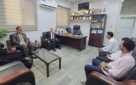 في زيارة تفقدية.. رئيس جامعة عدن يشيد بانضباط كلية اللغات والترجمة