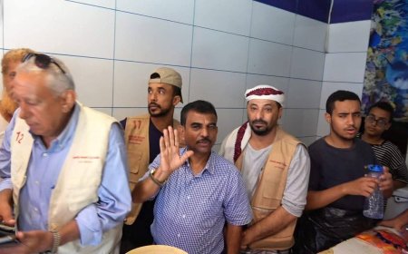 الصناعة والتجارة بعدن يضبط (5) مخالفات في حملة على أسواق الأسماك المنصورة