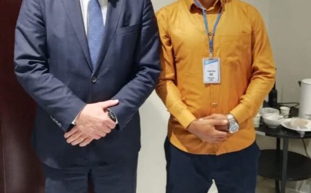 الصحفي ناصرعلي مع زملائه في عدن يطرحون تحديات الأوضاع المعيشية أمام سفير الاتحاد الأوروبي