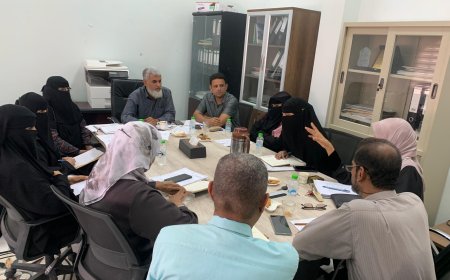 كلية الصيدلة بجامعة عدن تعقد اجتماعها الدوري لشهر مارس 