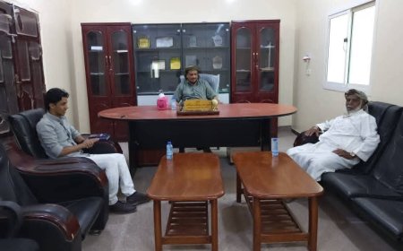 أمين عام محلي حصوين يلتقي ممثل مشروع الأشغال العامة لمناقشة مشروع الجابيونات