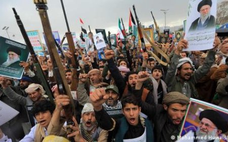 مليشيات الحوثي..تعلن مغادرة بحار روسي تم احتجازه في يوليو2025