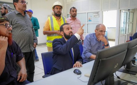 محافظ أبين يزور مصنع الوحدة للأسمنت بمديرية خنفر