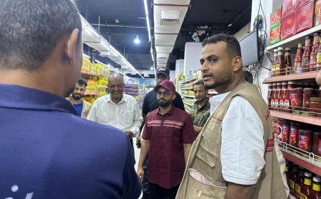 مدير صيرة ينفذ نزولاً لضبط المخالفات في أسعاد المواد الغذائية والأسماك في المديرية 