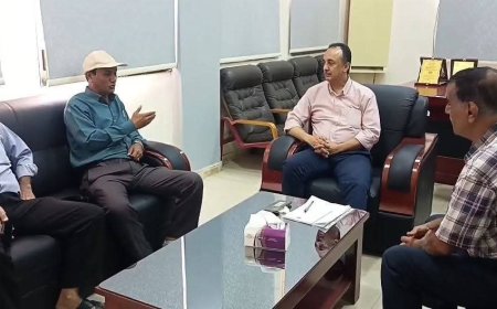 مدير عام صحة عدن يناقش مع جمعية الهلال الأحمر اليمني اوجة التعاون المشترك