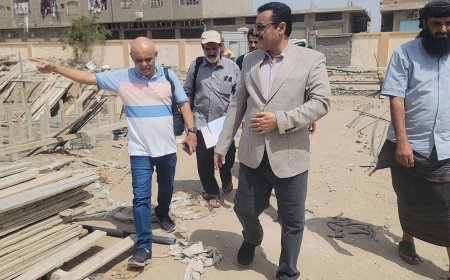 برعاية وزير الدولة - محافظ العاصمة عدن - عبدالرحمن شيخ..مدير عام المنصورة يدشن مشروع بناء مكاتب للصحة والتربية بالمديرية