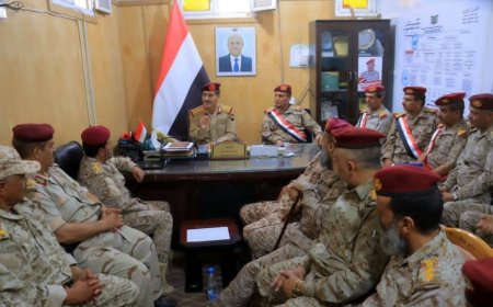 وزير الدفاع يشيد بدور دائرة التوجيه المعنوي في معركة الوعي الوطني