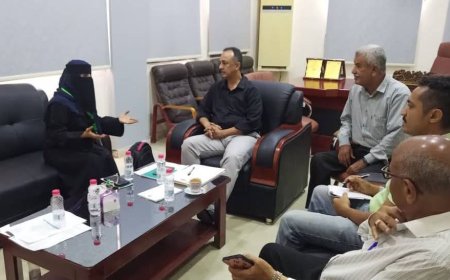 مدير عام مكتب الصحة يناقش مع رئيس مؤسسة إحسان للتنمية تدخلاتها الصحية في عدن