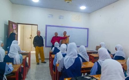 الموسيقار احمد بن غودل يزور مدارس وثانوية التفوق العالمية بمديرية المعلا 