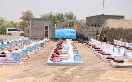 تعز: الوصول الإنساني تقدم مساعدات إغاثية غذائية وايوائية لمتضرري السيول والامطار في المخا