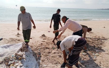 تواصل الأعمال الميدانية لمعالجة آثار الأمطار والسيول في مدينة المكلا وبقية مديريات ساحل حضرموت،