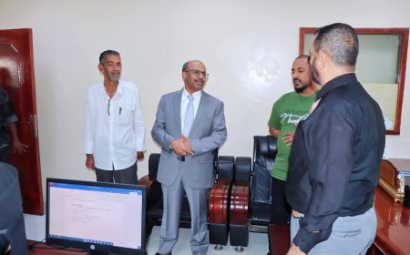 وزير النفط والمعادن يتفقد سير العمل في ديوان الوزارة ويشيد بمستوى الانضباط