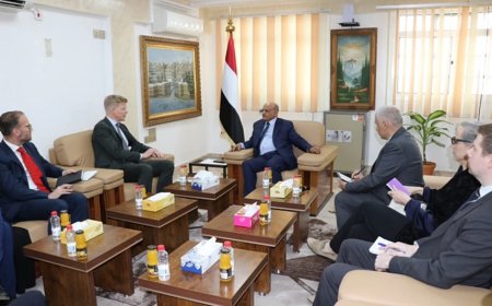 محافظ البنك المركزي يلتقي المبعوث الخاص للأمين العام للأمم المتحدة إلى اليمن