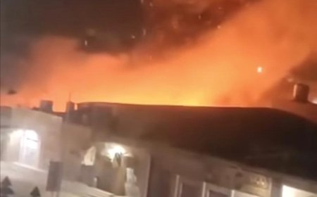 تفاصيل أولية وصورة!.. حريق ضخم يلتهم حوش خردة بجوار سوق القات في سيئون بحضرموت