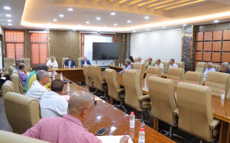 الشاذلي يترأس اجتماعًا موسعًا لتعزيز الرقابة على الأسواق وتوحيد إجراءات ضبط الأسعار بعدن