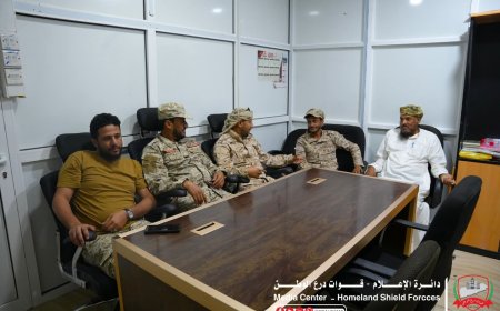 رئيس أركان قوات درع الوطن اللواء عبدالرحمن اللحجي يتفقد دائرتي الرقابة والتدريب في عدن