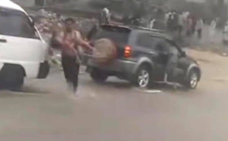 تعز..إنقاذ جديد لطفل من السيول فيها بعد لحظات حرجة وتحذيرات للأهالي