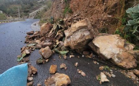 تعز..إنهيارات صخرية تضرب طريق جبل صبر فيها بعد أمطار غزيرة وتحذيرات من مخاطر