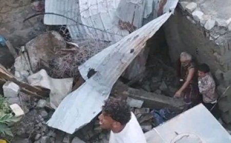 تعز.انهيارات صخرية تصيب امرأة وتهدد حياة عشرات الأسر قرب قلعة القاهرة فيها