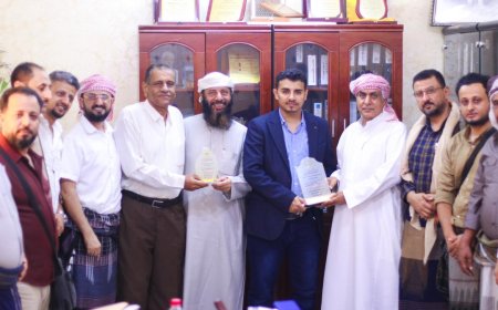 رئاسة الهيئة الإدارية لجمعية الصاغة تكرم مدير الشؤون الاجتماعية بعدن لدعمه مسار  التنمية وتنظيم القطاع الخاص