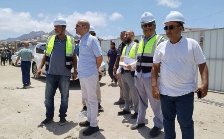 د. أمزربة يتفقد سير العمل في مشروع ورشة الصيانة البحرية الجديدة بموانئ عدن