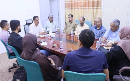 مناقشة آلية تنفيذ المرحلة الثانية من مشروع تعزيز الوعي الصحي لزيادة الطلب على التحصين في مديريتي تريم والقطن