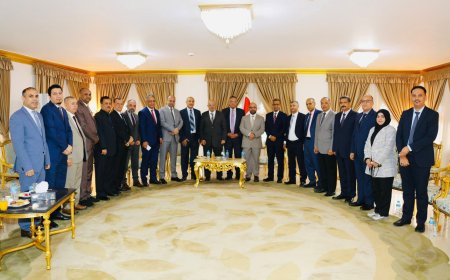 وزير الإتصالات وتقنية المعلومات يزور السفارة اليمنية 