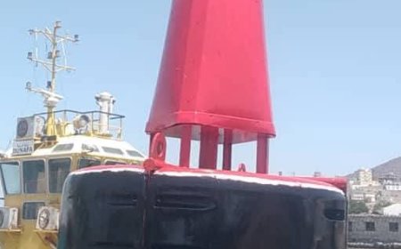 تصنيع عوامة تحذيرية لحماية السفن المارة من الاجسام الغارقة