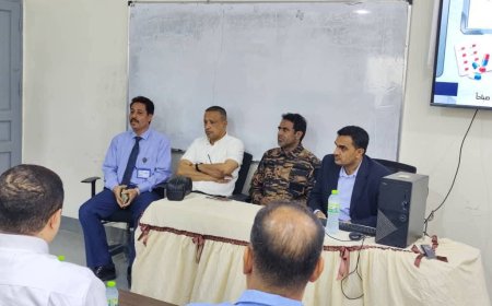 فريق هيئة الأدوية يلتقي وكيل أول سقطرى ويبحث تحديات القطاع الدوائي ويعزز التوعية بالسلامة الدوائية.