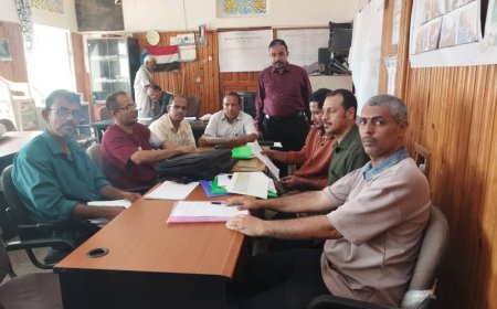 قيادة مجتمعية البريقة تناقش مع فريق الجهاز المركزي للإحصاء آلية حصر الاحياء السكنية في المديرية.