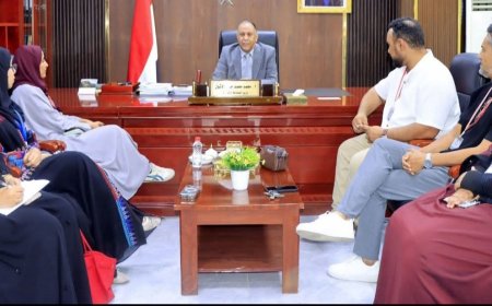 وزير الصناعة والتجارة يبحث مع فريق TEDxAdenYouth آفاق الشراكة لدعم ريادة الأعمال والابتكار