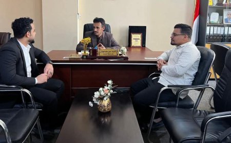 الوكيل الجيلاني يناقش مع نادي الطالب الجامعي تغذية السكنات الجامعية بحضرموت