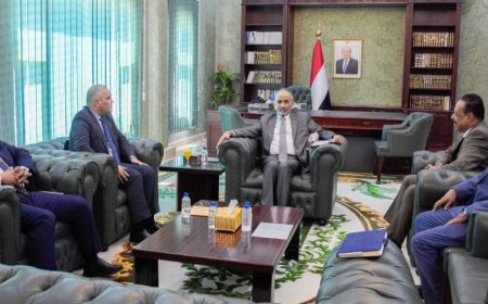 عضو مجلس القيادة الصبيحي يطلع على سير العملية التعليمية ومستوى الأعمال في مشاريع الطرقات