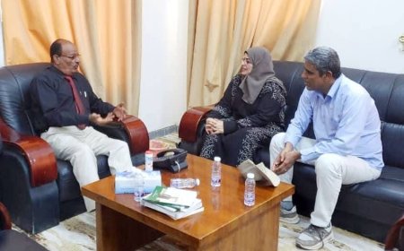 وكيلا محافظة حضرموت يناقشان سبل الحفاظ على الموروث الثقافي والتاريخي في مديريات وادي حضرموت