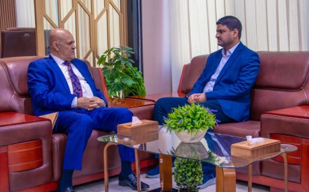 محافظ تعز والمدير التنفيذي لشركة النفط اليمنية يناقشان الوضع التمويني بالمحافظة