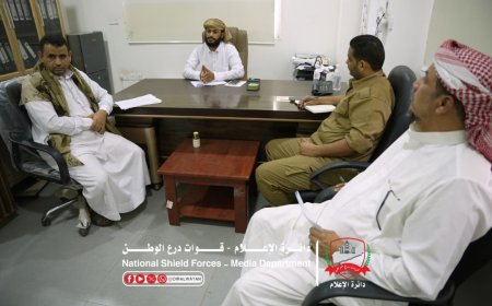 ضمن زياراته الميدانية.. رئيس أركان قوات درع الوطن يتفقد دائرة الإمداد في عدن