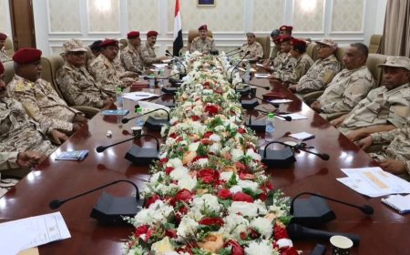 وزير الدفاع يجتمع بهيئة القوى البشرية ويشدد على مواصلة جهود ضبط البيانات