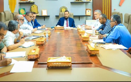 المحافظ عبدالرحمن شيخ يوجّه ببدء المرحلة الأولى من مشروع تأهيل شوارع وطرق مديريات العاصمة عدن