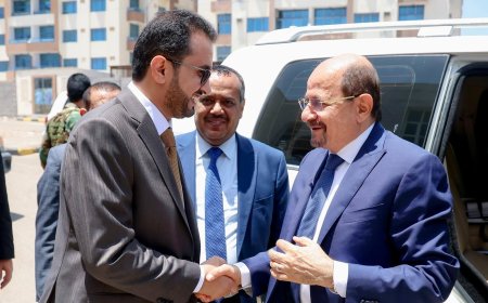 رئيس الوزراء يزور وزارة الخدمة المدنية ويشدد على تسريع وتيرة الإصلاح الإداري والمؤسسي