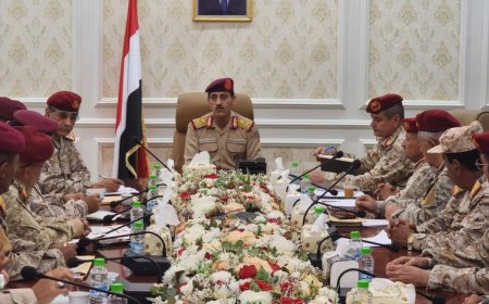 وزير الدفاع يعقد اجتماعا بهيئة التدريب والتأهيل