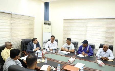 المدير العام لشركة النفط بساحل حضرموت يلتقي مدراء الإدارات لمناقشة خطط العمل القادمة.