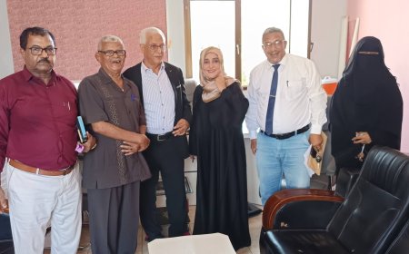 مراسيم الاستلام والتسليم بين الموسيقار بن غودل والدكتورة سميرة باغلاب لمكتب الثقافة بالعاصمة عدن