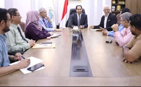 الوزير البكري يلتقي مدير مكتب شباب عدن "الجديد" ويؤكد دعم الأندية