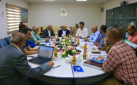 وزير النفط والمعادن يتفقد مصفاة عدن ويوجه بتشكيل غرفة عمليات مشتركة لتسريع استئناف الإنتاج