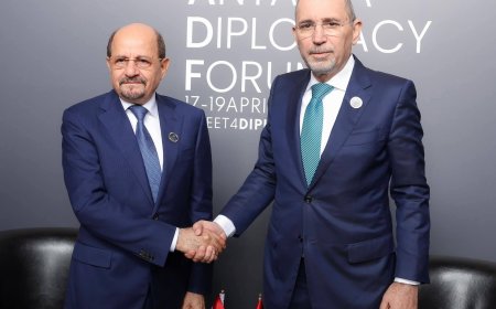 رئيس الوزراء وزير الخارجية يلتقي نائب رئيس الوزراء وزير الخارجية الأردني