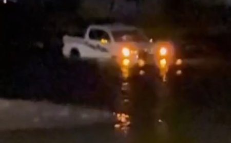 بالفيديو كارثة وشيكة في العاصمة المؤقتة!!.. (مد البحر)  يلتهم شواطئ عدن ويصل إلى مستويات قياسية غير مسبوقة