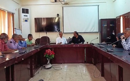 مدير صحة عدن يعقد اجتماعاً موسعاً لمناقشة أوضاع الرعاية الصحية الأولية وبرامجها في العاصمة